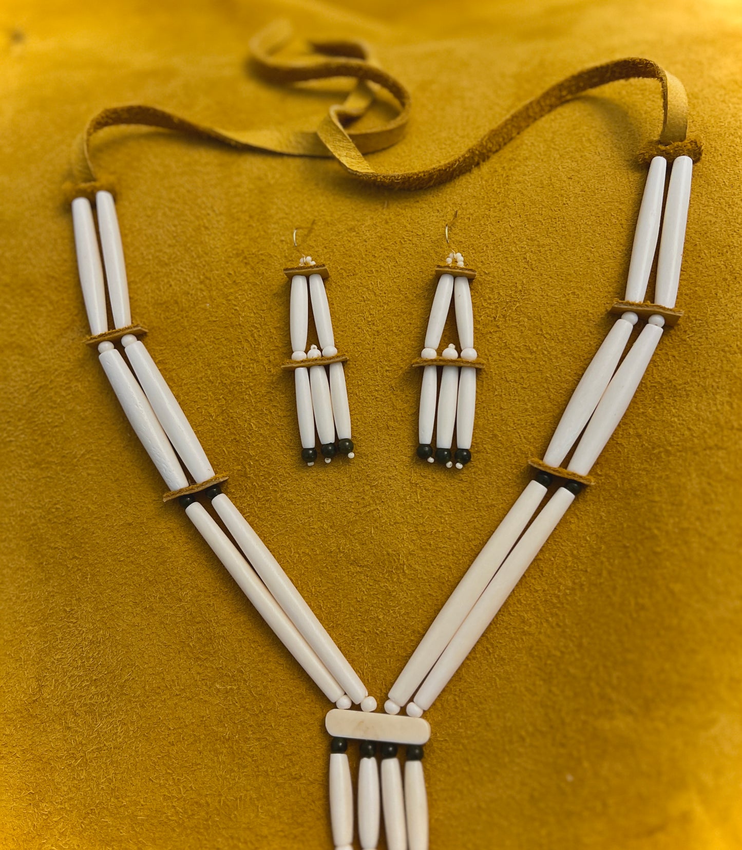 Hair pipe breastplate set